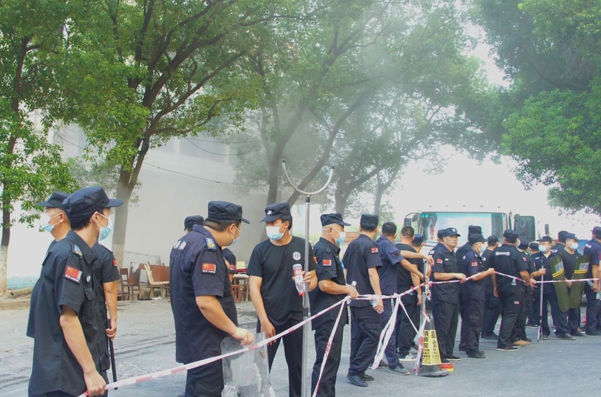 人和保安为冷水滩区“一江两岸”道路建设项目拆建现场提供保安服务 人和保安为冷水滩区“一江两岸”道路建设项目拆建现场提供保安服务